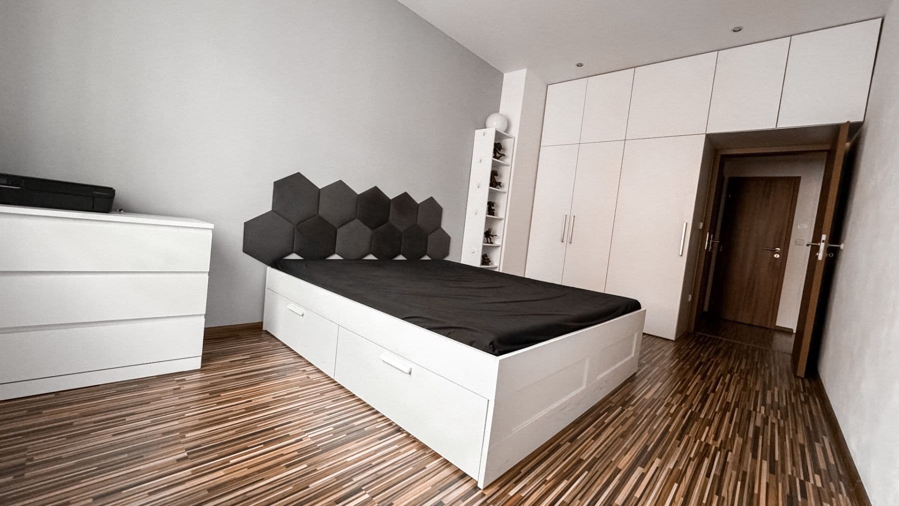 Pronájem bytu 2+kk 54 m², Holandská, Praha, Praha Pronájem bytu 2+kk 54 m², Holandská, Praha, Praha