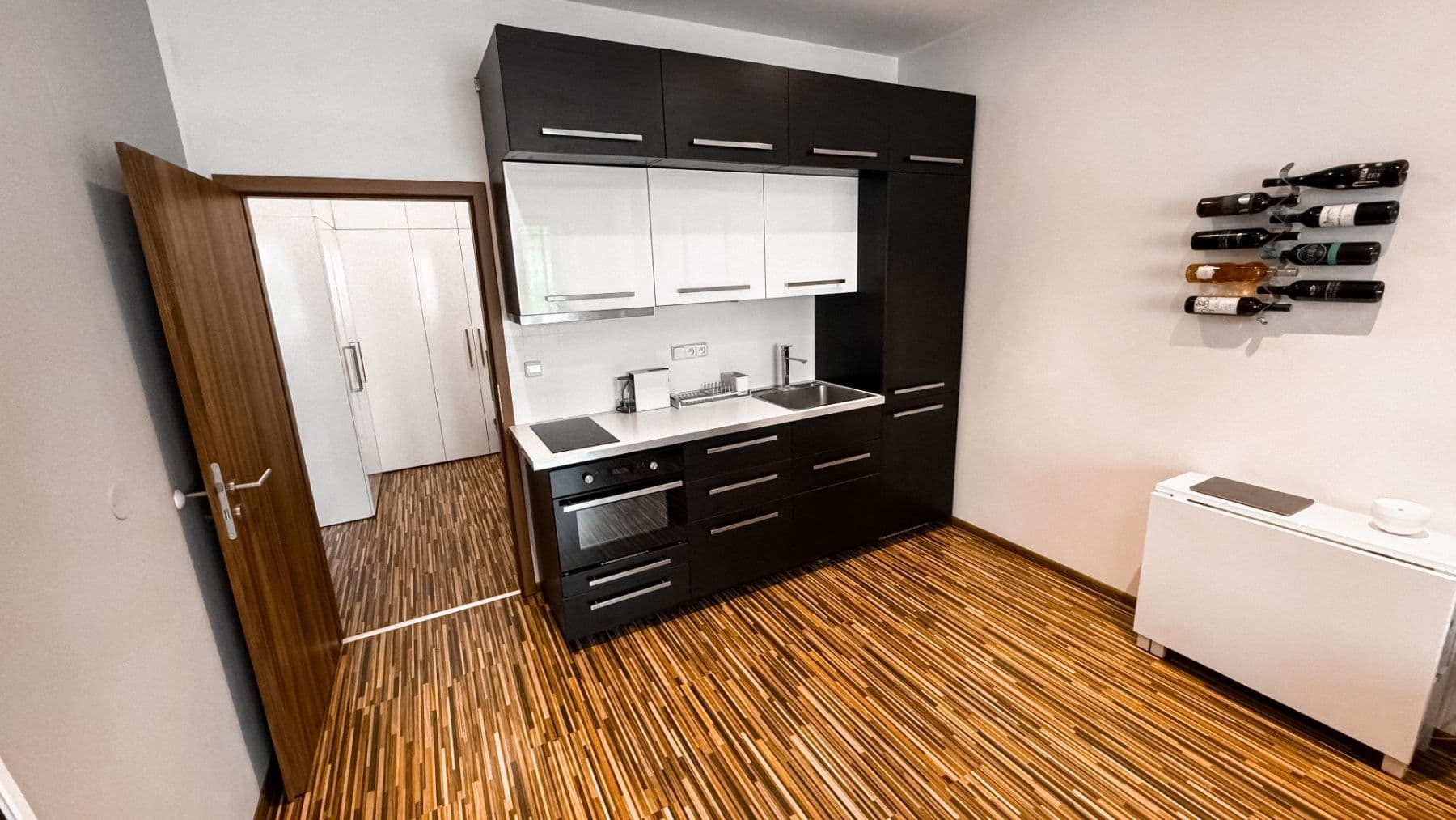 Pronájem bytu 2+kk 54 m², Holandská, Praha, Praha Pronájem bytu 2+kk 54 m², Holandská, Praha, Praha