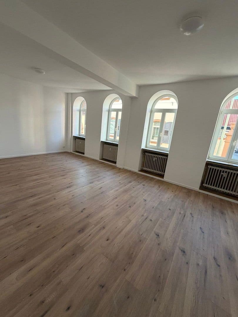 Prodej bytu 4+1 103 m², Weinstraße 102, Edenkoben, Porýní-Falc Prodej bytu 4+1 103 m², Weinstraße 102, Edenkoben, Porýní-Falc