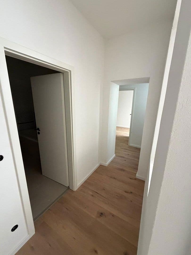 Prodej bytu 4+1 103 m², Weinstraße 102, Edenkoben, Porýní-Falc Prodej bytu 4+1 103 m², Weinstraße 102, Edenkoben, Porýní-Falc