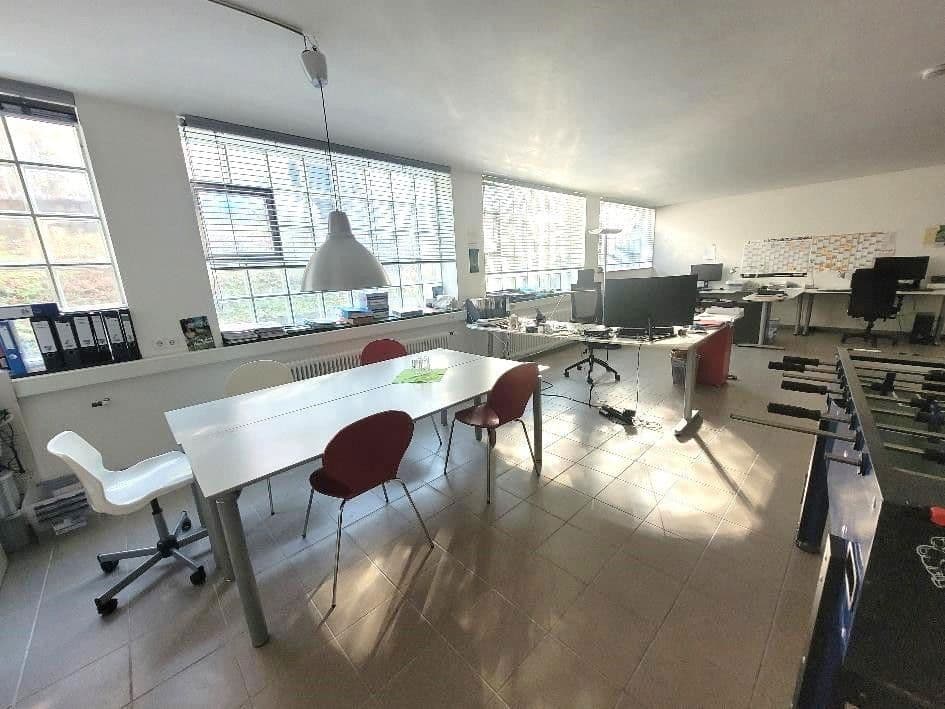 Pronájem kanceláře 85 m², Stuttgart, Bádensko-Württembersko Pronájem kanceláře 85 m², Stuttgart, Bádensko-Württembersko