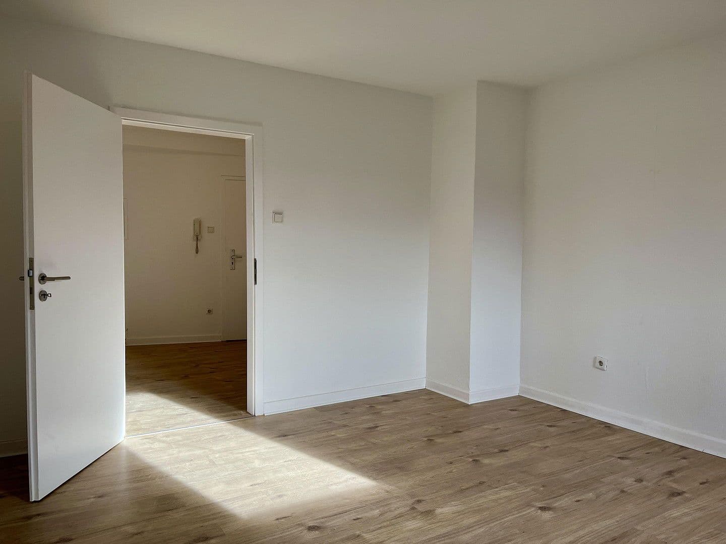 Pronájem bytu 3+1 83 m², Krefeld, Severní Porýní-Vestfálsko Pronájem bytu 3+1 83 m², Krefeld, Severní Porýní-Vestfálsko