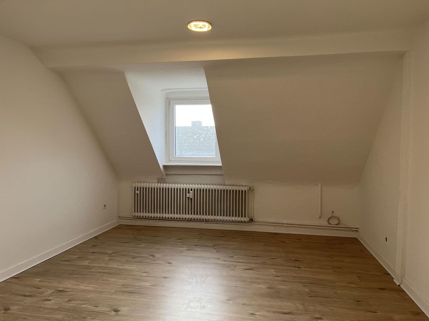 Pronájem bytu 3+1 83 m², Krefeld, Severní Porýní-Vestfálsko Pronájem bytu 3+1 83 m², Krefeld, Severní Porýní-Vestfálsko