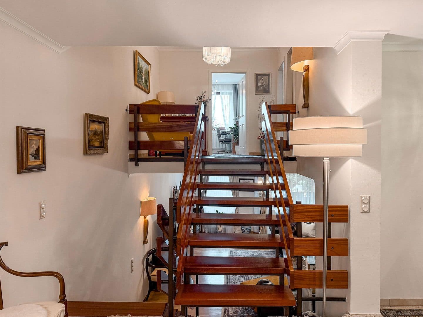 Prodej bytu 3+kk 117 m², Düsseldorf, Severní Porýní-Vestfálsko Prodej bytu 3+kk 117 m², Düsseldorf, Severní Porýní-Vestfálsko