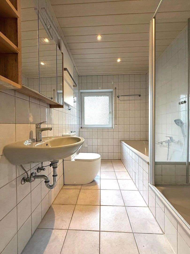 Pronájem bytu 3+1 92 m², Fliederstr. 1a, Rheinstetten, Bádensko-Württembersko Pronájem bytu 3+1 92 m², Fliederstr. 1a, Rheinstetten, Bádensko-Württembersko