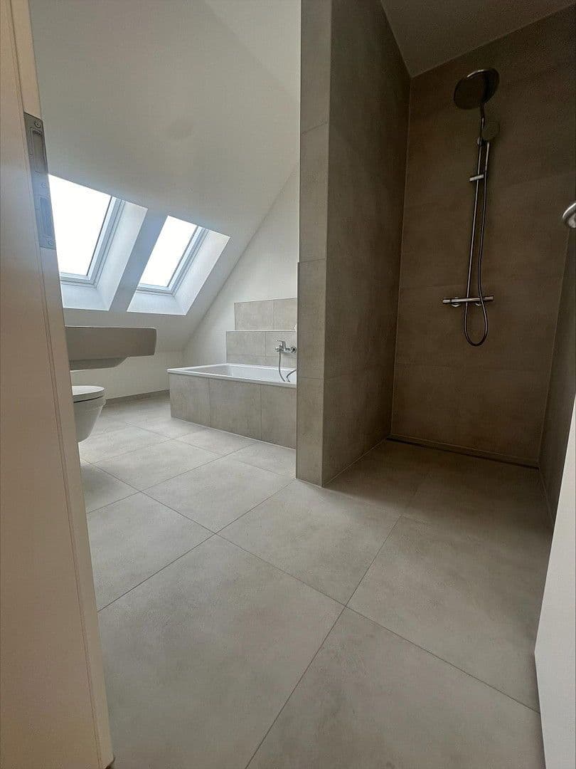 Prodej domu 159 m², pozemek 200 m², Hartenbrakenstrasse 28, Hannover, Dolní Sasko Prodej domu 159 m², pozemek 200 m², Hartenbrakenstrasse 28, Hannover, Dolní Sasko