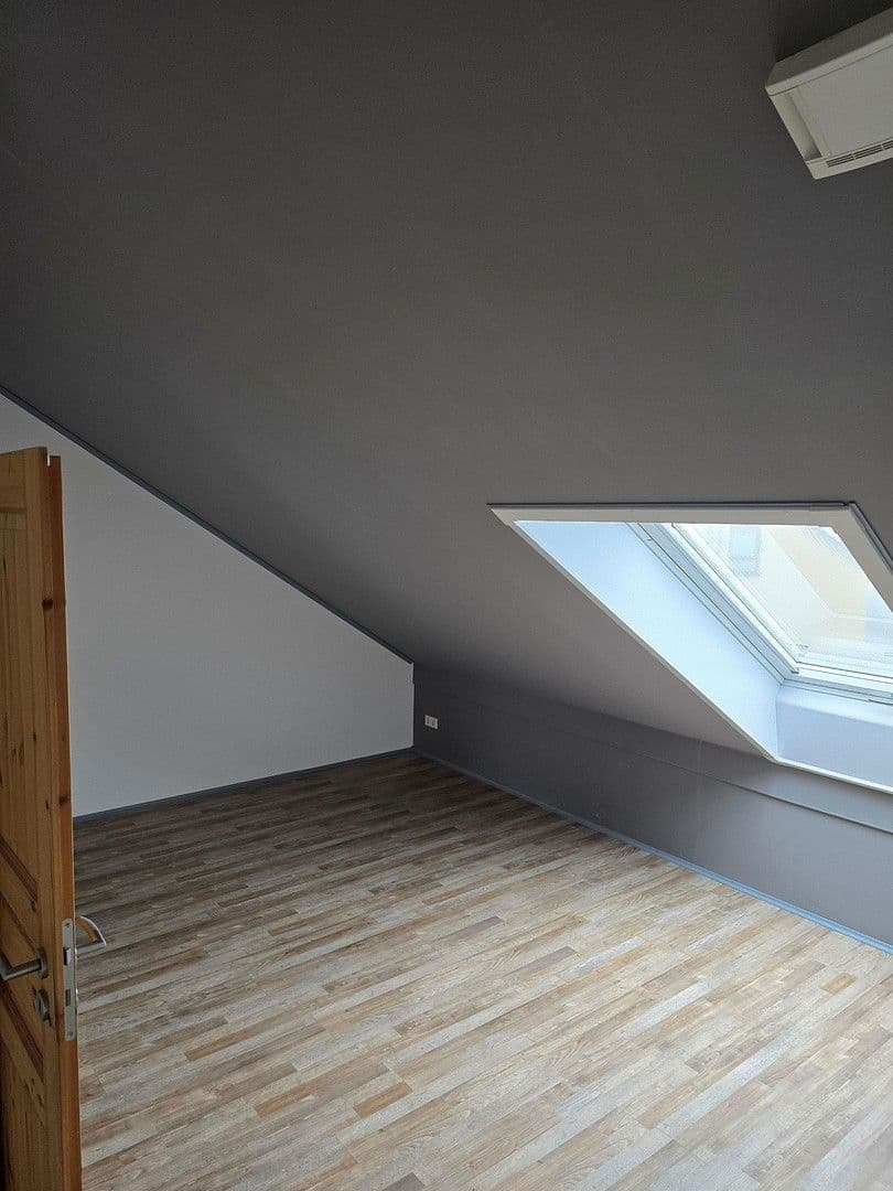 Pronájem domu 120 m², pozemek 237 m², Schmalenhofer Str., 27 A, Velbert, Severní Porýní-Vestfálsko Pronájem domu 120 m², pozemek 237 m², Schmalenhofer Str., 27 A, Velbert, Severní Porýní-Vestfálsko