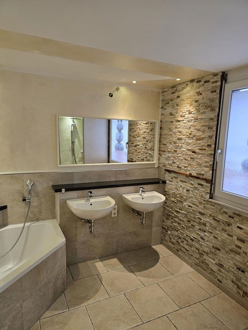 Pronájem domu 120 m², pozemek 237 m², Schmalenhofer Str., 27 A, Velbert, Severní Porýní-Vestfálsko Pronájem domu 120 m², pozemek 237 m², Schmalenhofer Str., 27 A, Velbert, Severní Porýní-Vestfálsko