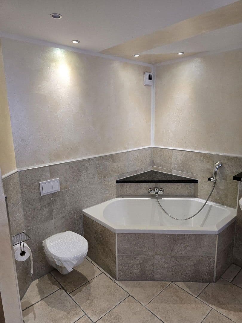 Pronájem domu 120 m², pozemek 237 m², Schmalenhofer Str., 27 A, Velbert, Severní Porýní-Vestfálsko Pronájem domu 120 m², pozemek 237 m², Schmalenhofer Str., 27 A, Velbert, Severní Porýní-Vestfálsko