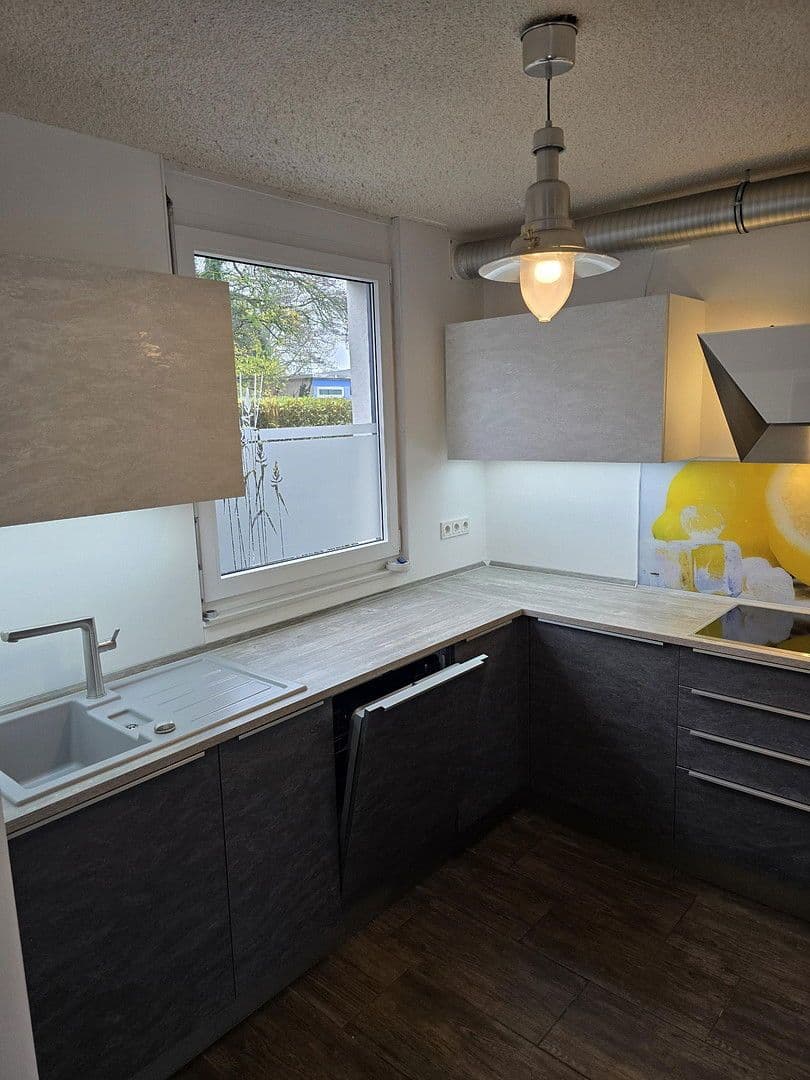 Pronájem domu 120 m², pozemek 237 m², Schmalenhofer Str., 27 A, Velbert, Severní Porýní-Vestfálsko Pronájem domu 120 m², pozemek 237 m², Schmalenhofer Str., 27 A, Velbert, Severní Porýní-Vestfálsko