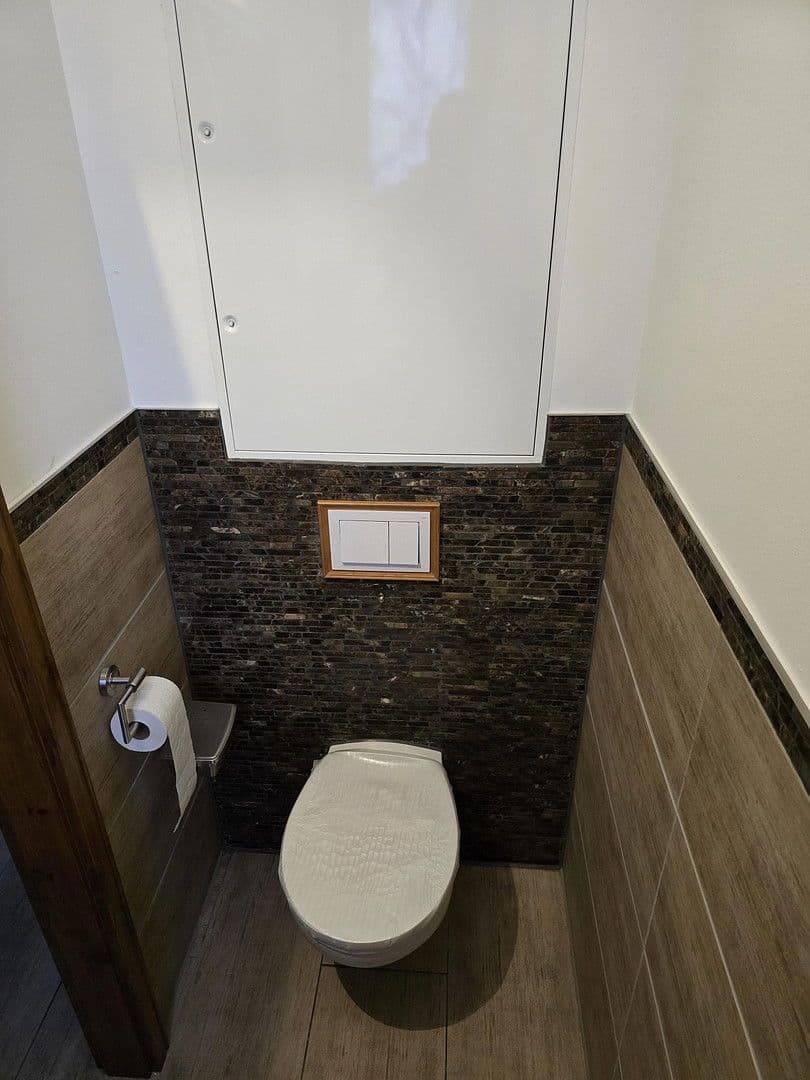 Pronájem domu 120 m², pozemek 237 m², Schmalenhofer Str., 27 A, Velbert, Severní Porýní-Vestfálsko Pronájem domu 120 m², pozemek 237 m², Schmalenhofer Str., 27 A, Velbert, Severní Porýní-Vestfálsko