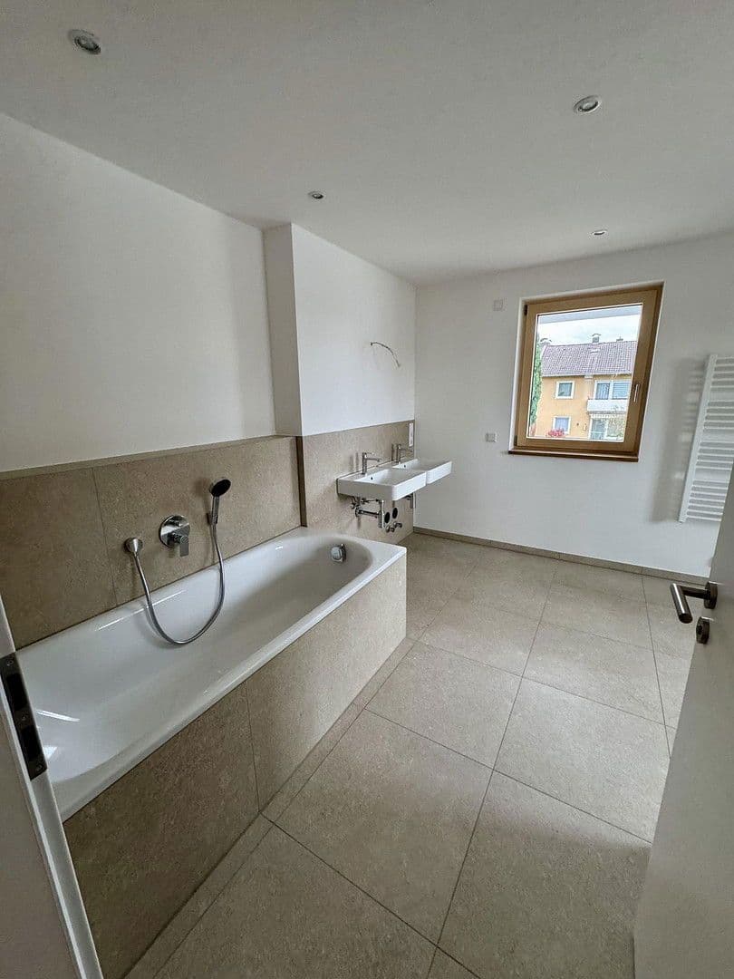 Pronájem bytu 5+1 135 m², Happinger Straße 66, Rosenheim, Bavorsko Pronájem bytu 5+1 135 m², Happinger Straße 66, Rosenheim, Bavorsko