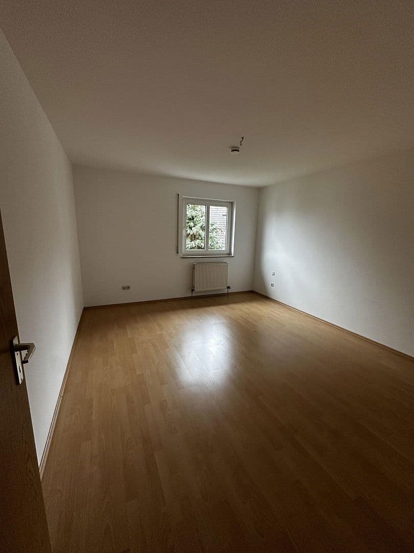 Pronájem bytu 3+1 90 m², Gutenbergstraße 27a, Zirndorf, Bavorsko Pronájem bytu 3+1 90 m², Gutenbergstraße 27a, Zirndorf, Bavorsko