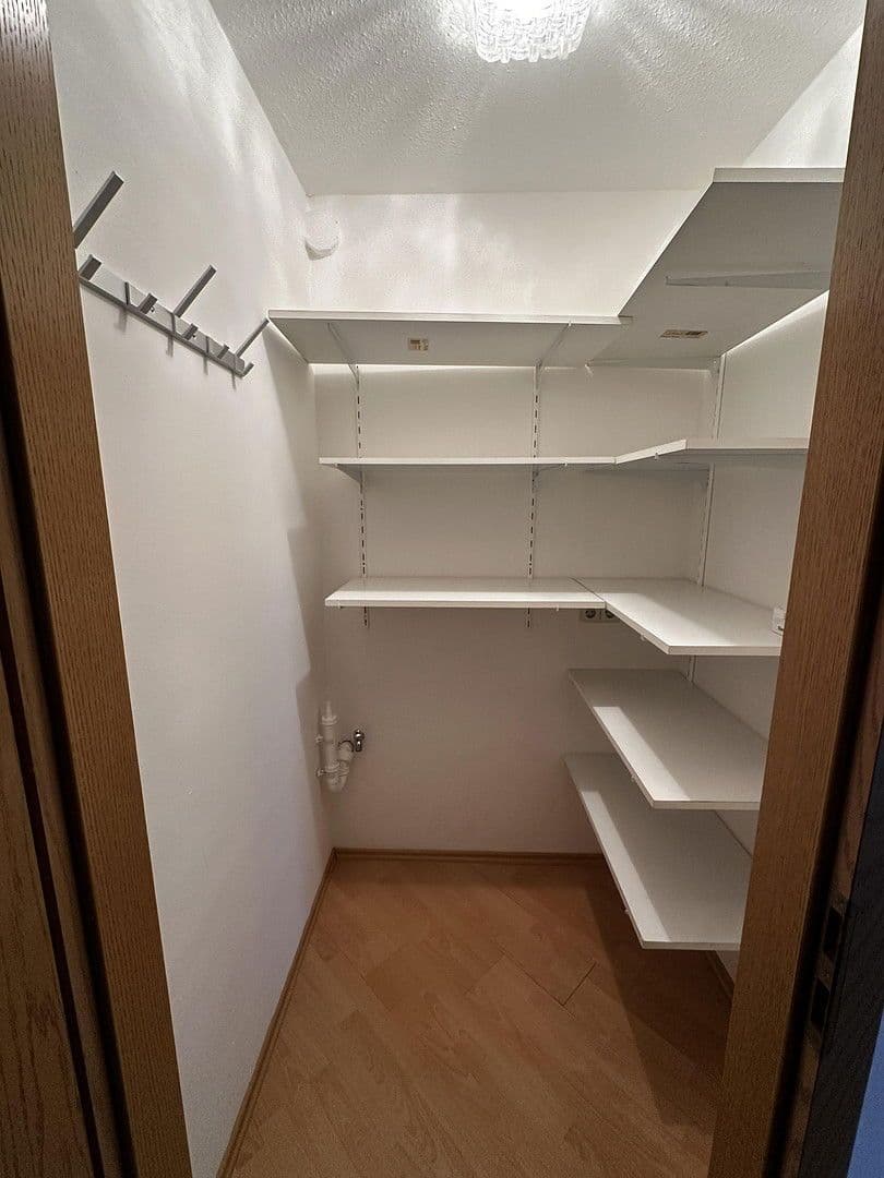 Pronájem bytu 3+1 90 m², Gutenbergstraße 27a, Zirndorf, Bavorsko Pronájem bytu 3+1 90 m², Gutenbergstraße 27a, Zirndorf, Bavorsko