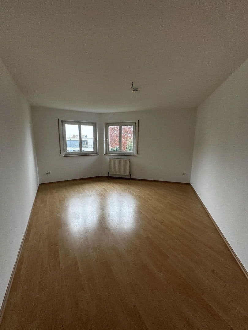 Pronájem bytu 3+1 90 m², Gutenbergstraße 27a, Zirndorf, Bavorsko Pronájem bytu 3+1 90 m², Gutenbergstraße 27a, Zirndorf, Bavorsko
