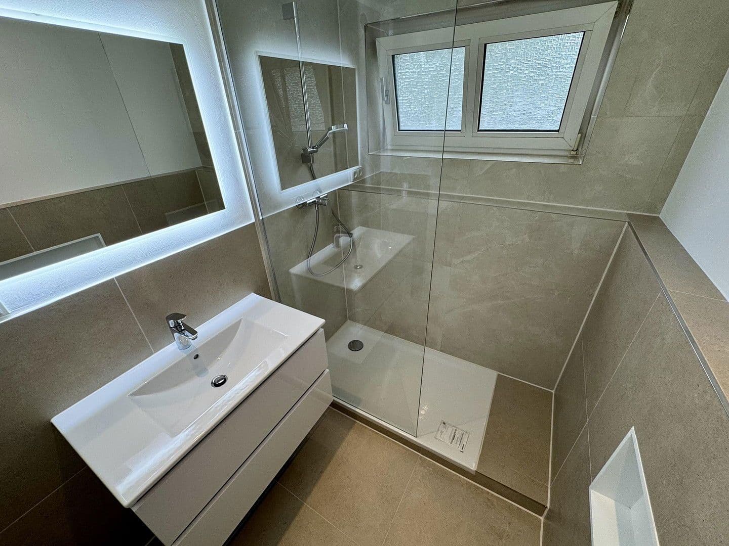 Prodej bytu 3+1 80 m², Köln, Severní Porýní-Vestfálsko Prodej bytu 3+1 80 m², Köln, Severní Porýní-Vestfálsko