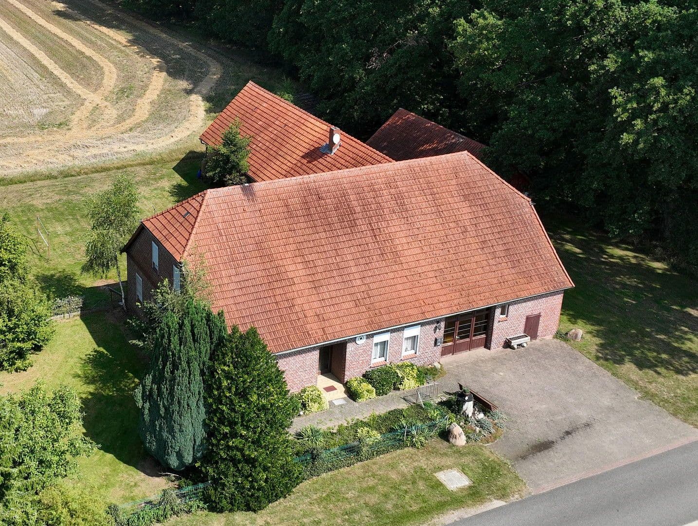 Prodej domu 144 m², pozemek 3.000 m², Brockum, Dolní Sasko Prodej domu 144 m², pozemek 3.000 m², Brockum, Dolní Sasko