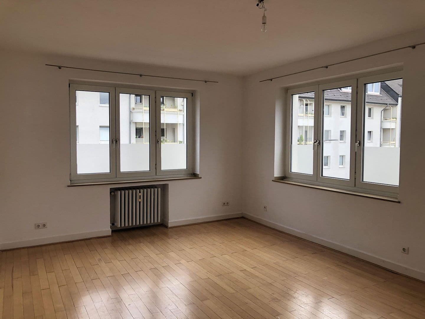 Pronájem bytu 2+1 78 m², Düsseldorf-Benrath, Severní Porýní-Vestfálsko Pronájem bytu 2+1 78 m², Düsseldorf-Benrath, Severní Porýní-Vestfálsko