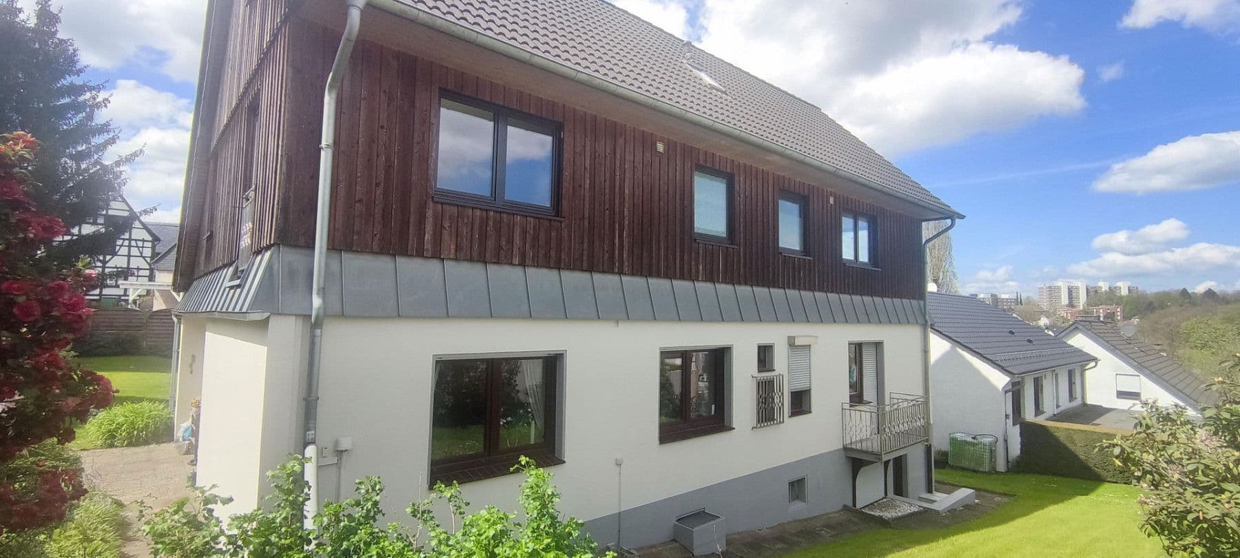 Prodej domu 273 m², pozemek 1.090 m², Solingen, Severní Porýní-Vestfálsko Prodej domu 273 m², pozemek 1.090 m², Solingen, Severní Porýní-Vestfálsko
