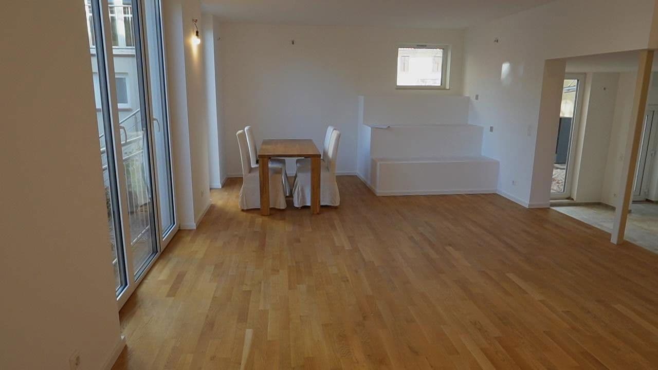 Pronájem domu 178 m², pozemek 280 m², Frankfurt am Main, Hessen Pronájem domu 178 m², pozemek 280 m², Frankfurt am Main, Hessen