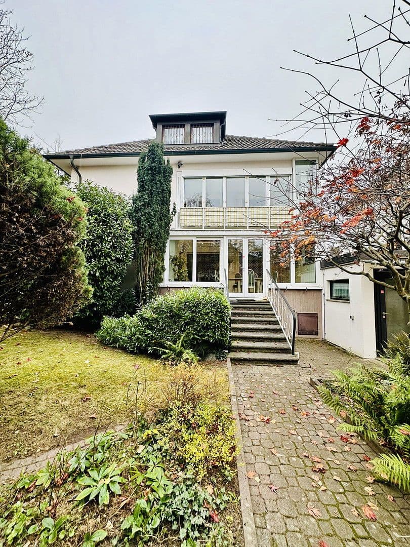 Prodej domu 300 m², pozemek 688 m², Wiesenstraße, Offenbach am Main, Hessen Prodej domu 300 m², pozemek 688 m², Wiesenstraße, Offenbach am Main, Hessen