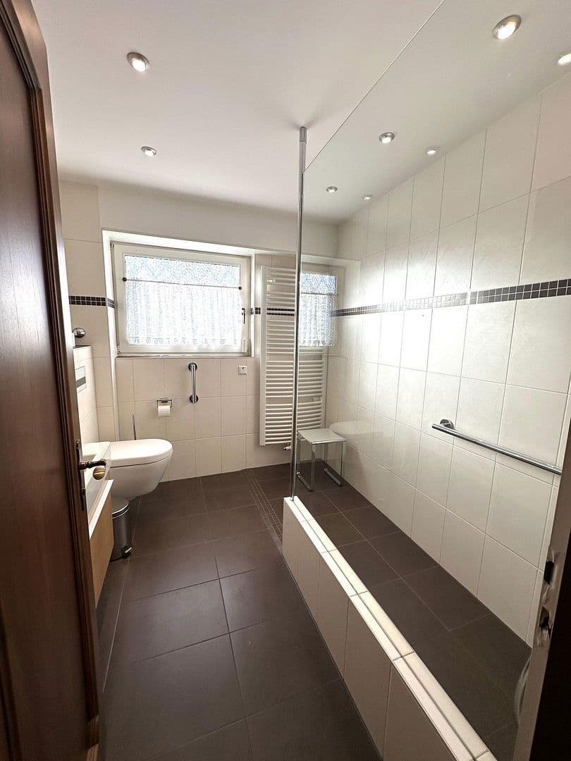 Prodej domu 300 m², pozemek 688 m², Wiesenstraße, Offenbach am Main, Hessen Prodej domu 300 m², pozemek 688 m², Wiesenstraße, Offenbach am Main, Hessen