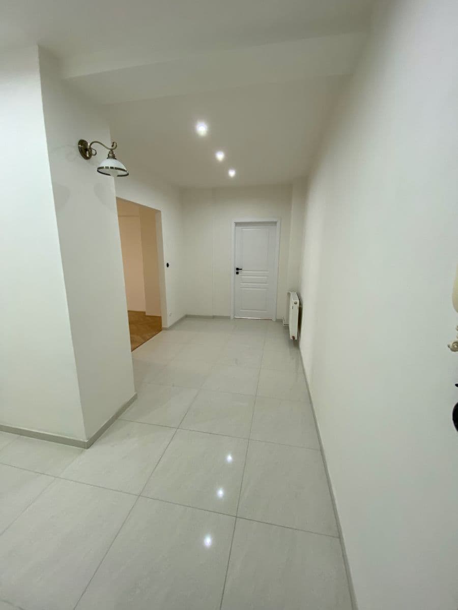 Prodej bytu 3+1 85 m², Ortenovo náměstí, Praha, Praha Prodej bytu 3+1 85 m², Ortenovo náměstí, Praha, Praha