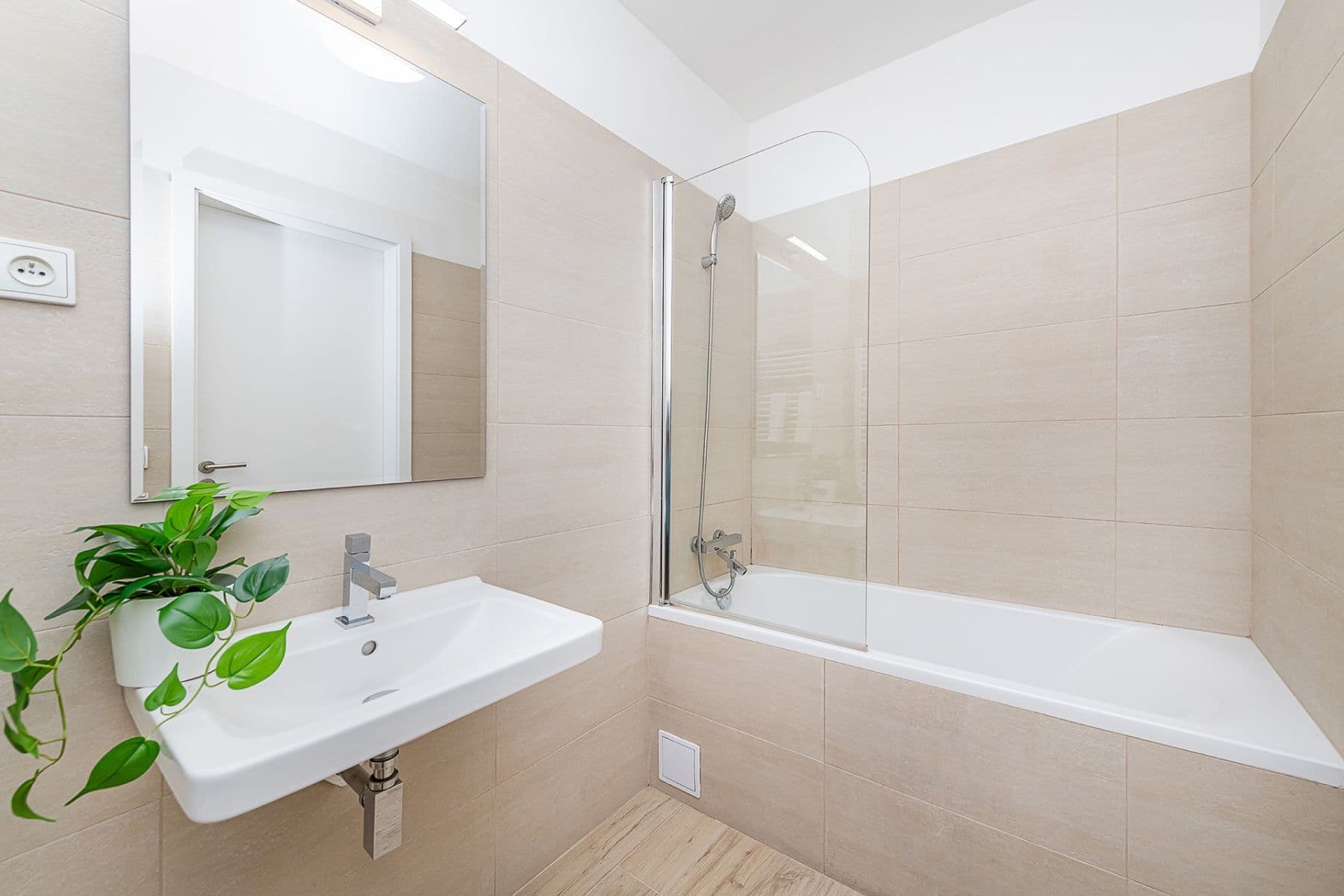 Prodej bytu 3+1 117 m², Chodská, Praha, Praha Prodej bytu 3+1 117 m², Chodská, Praha, Praha