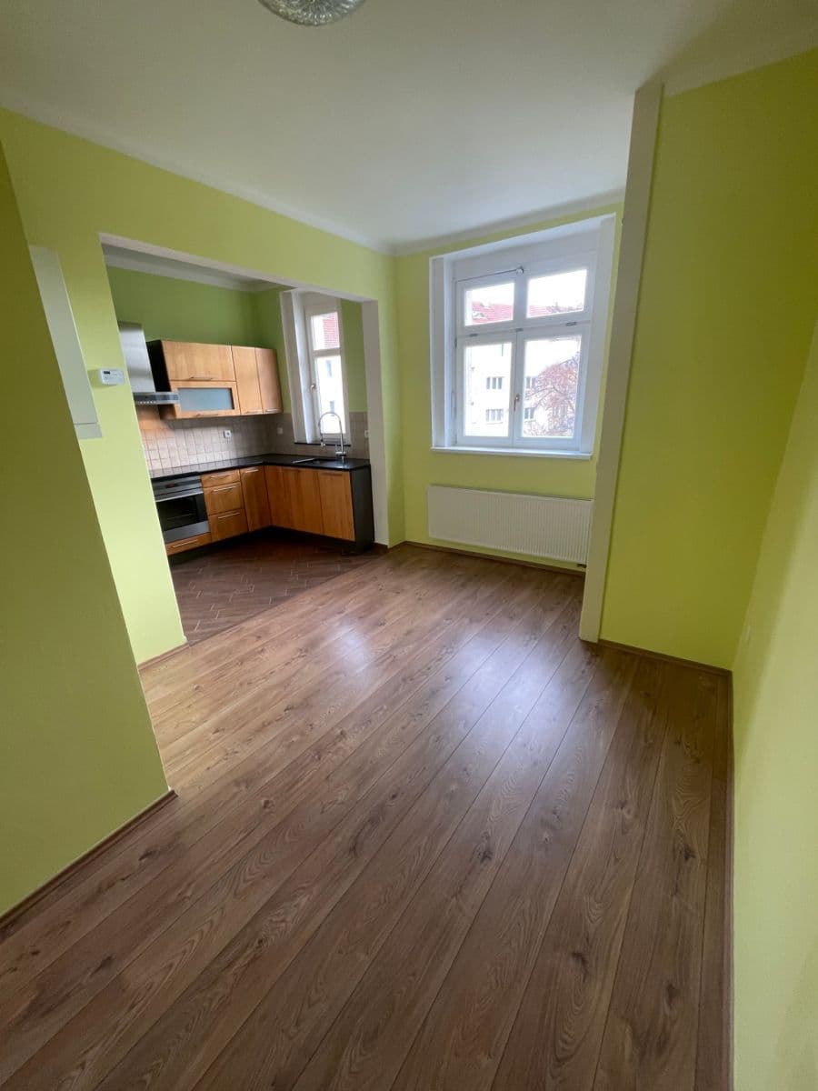 Pronájem bytu 2+1 72 m², J. V. Sládka, Teplice, Ústecký kraj Pronájem bytu 2+1 72 m², J. V. Sládka, Teplice, Ústecký kraj
