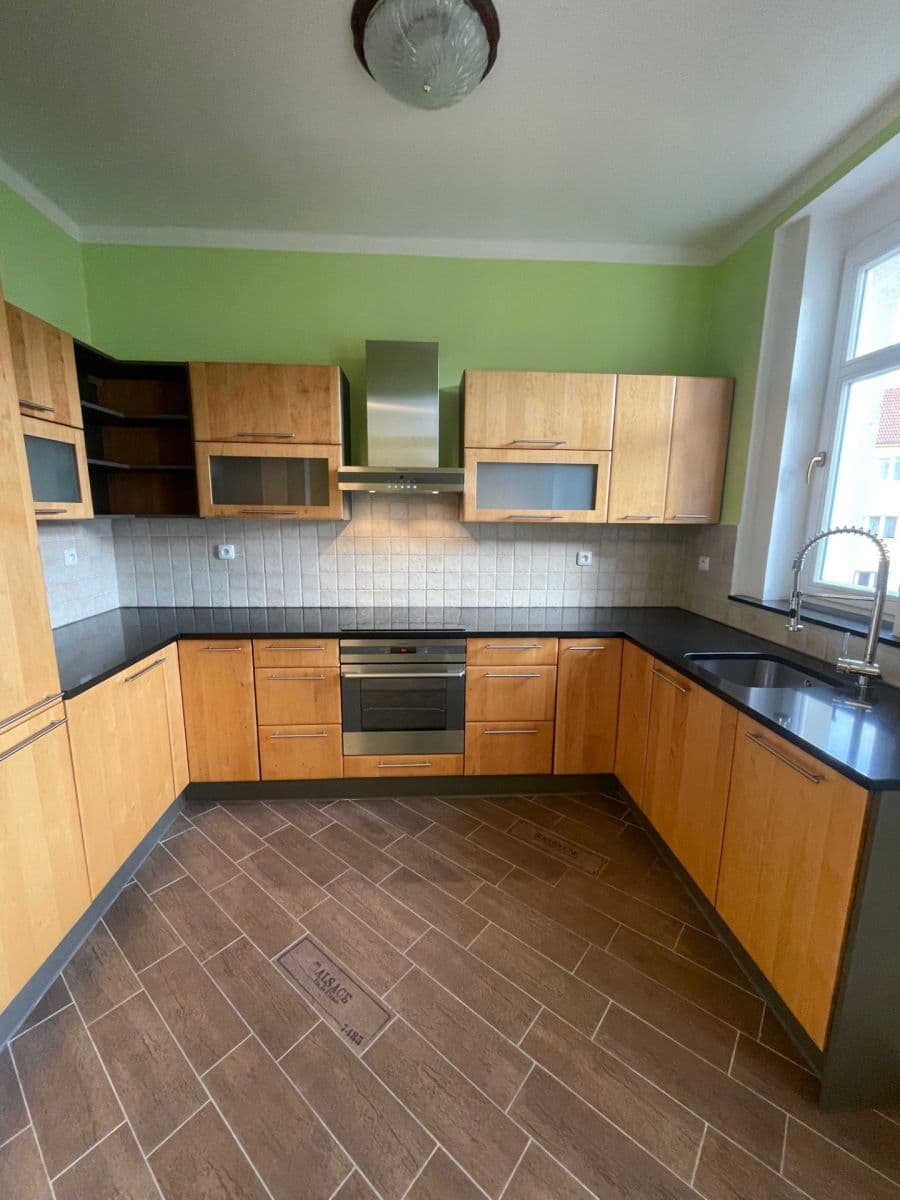 Pronájem bytu 2+1 72 m², J. V. Sládka, Teplice, Ústecký kraj Pronájem bytu 2+1 72 m², J. V. Sládka, Teplice, Ústecký kraj