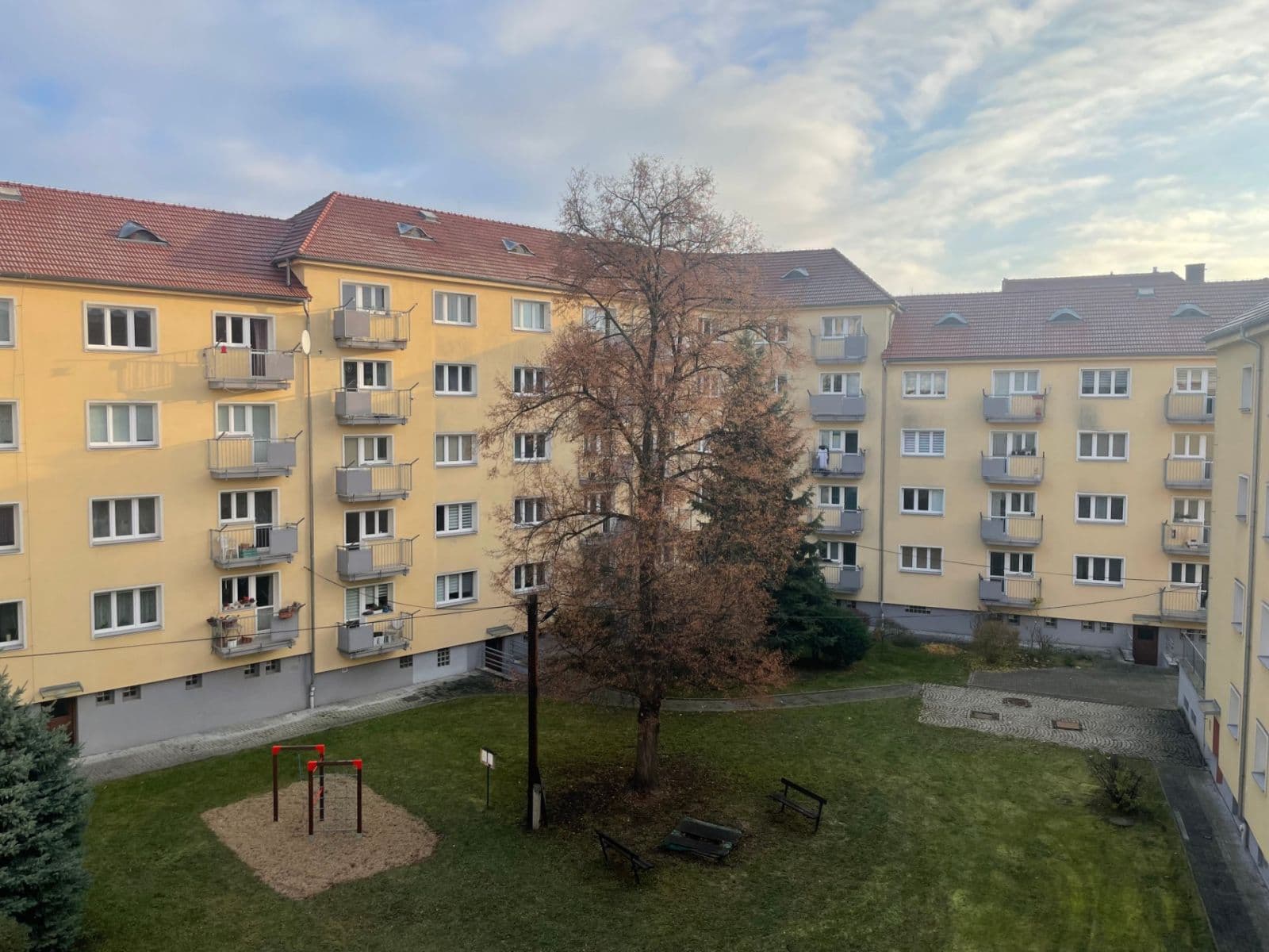 Pronájem bytu 2+1 72 m², J. V. Sládka, Teplice, Ústecký kraj Pronájem bytu 2+1 72 m², J. V. Sládka, Teplice, Ústecký kraj