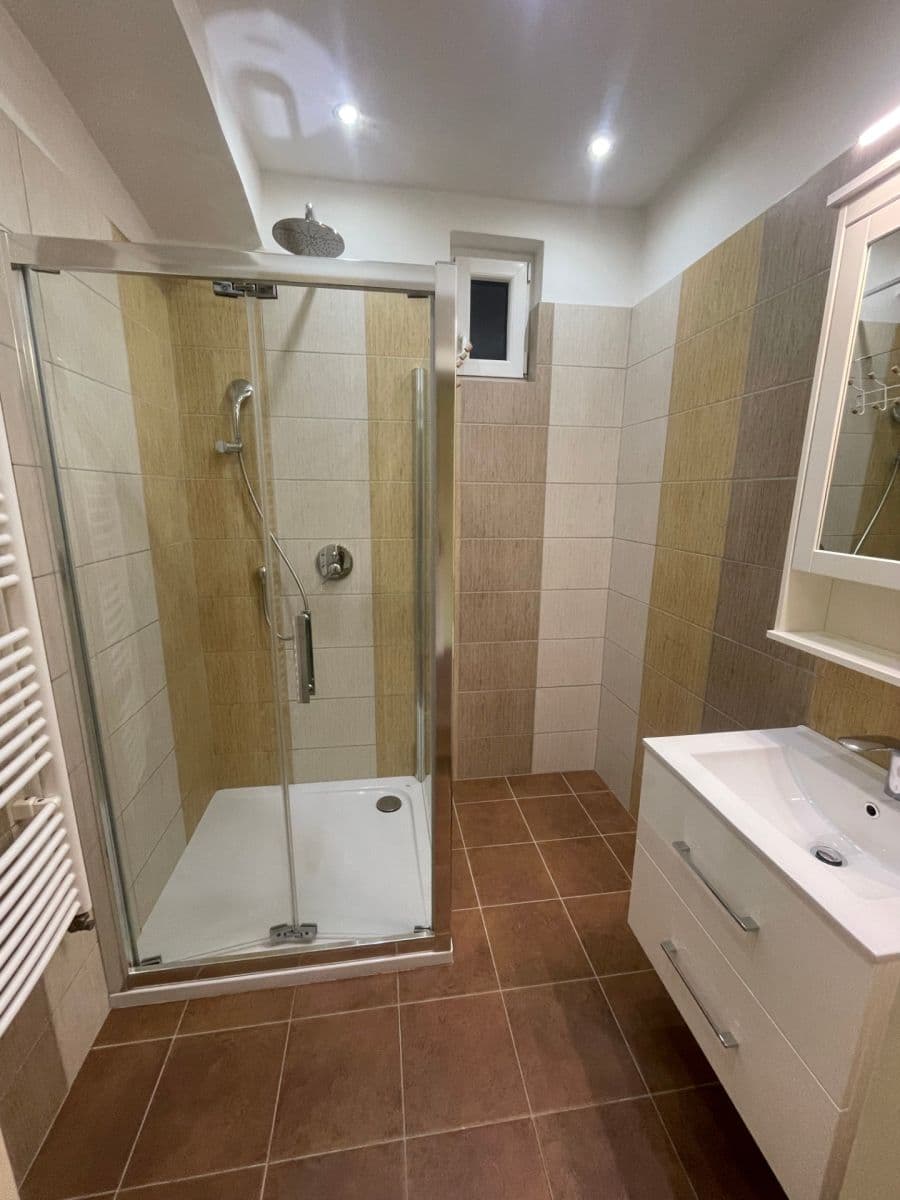 Pronájem bytu 2+1 72 m², J. V. Sládka, Teplice, Ústecký kraj Pronájem bytu 2+1 72 m², J. V. Sládka, Teplice, Ústecký kraj