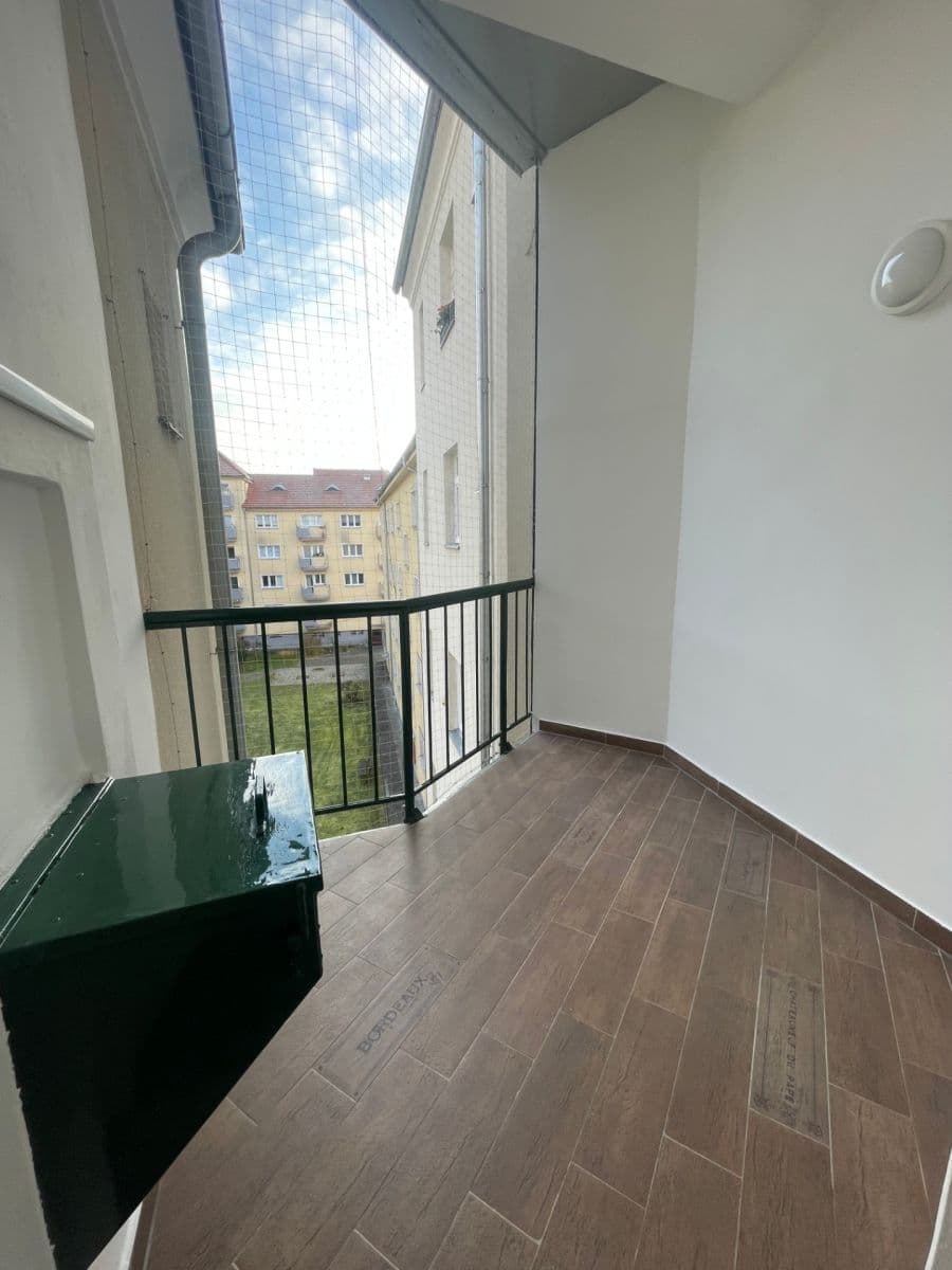 Pronájem bytu 2+1 72 m², J. V. Sládka, Teplice, Ústecký kraj Pronájem bytu 2+1 72 m², J. V. Sládka, Teplice, Ústecký kraj