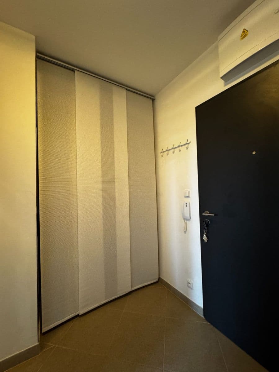 Pronájem bytu 1+kk 46 m², Poděbradská, Praha, Praha Pronájem bytu 1+kk 46 m², Poděbradská, Praha, Praha