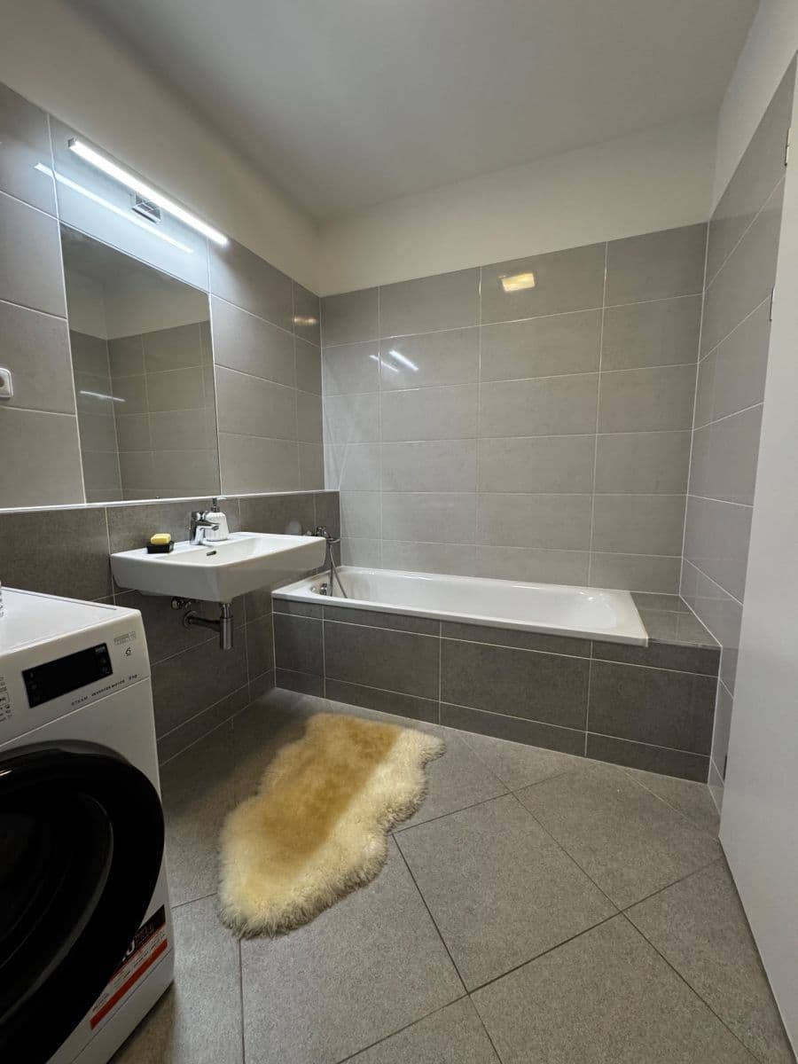 Pronájem bytu 1+kk 46 m², Poděbradská, Praha, Praha Pronájem bytu 1+kk 46 m², Poděbradská, Praha, Praha