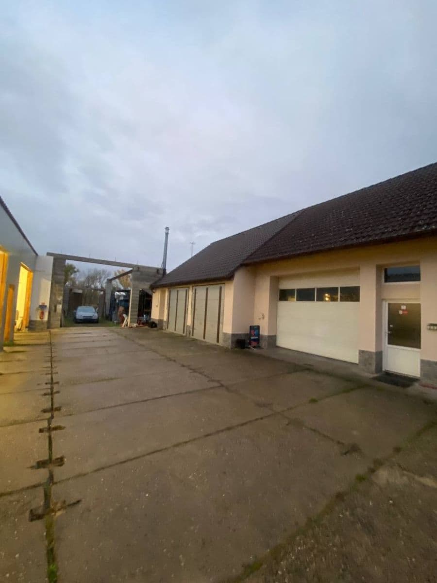 Pronájem nebytového prostoru 300 m², Havelská, Český Brod, Středočeský kraj Pronájem nebytového prostoru 300 m², Havelská, Český Brod, Středočeský kraj