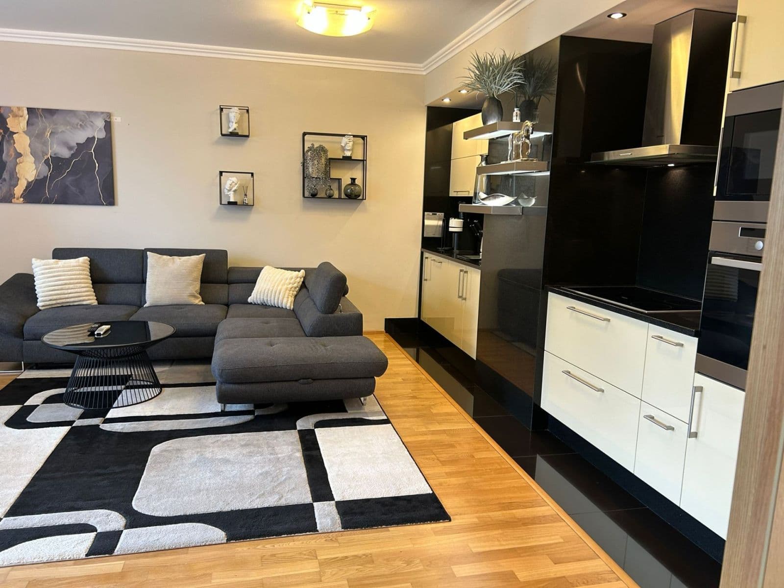 Pronájem bytu 2+kk 67 m², Švejcarovo náměstí, Praha, Praha Pronájem bytu 2+kk 67 m², Švejcarovo náměstí, Praha, Praha