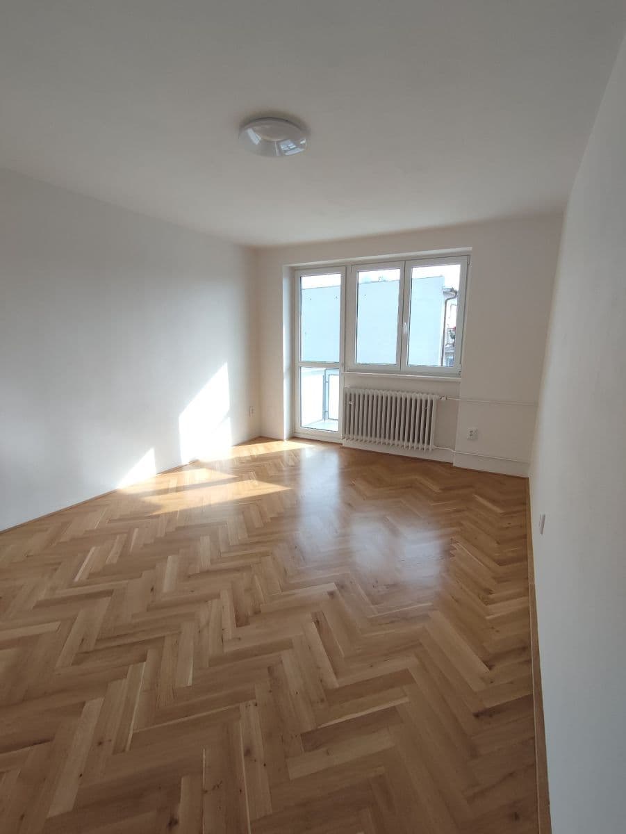 Pronájem bytu 3+1 78 m², Karlov, Velké Meziříčí, Kraj Vysočina Pronájem bytu 3+1 78 m², Karlov, Velké Meziříčí, Kraj Vysočina