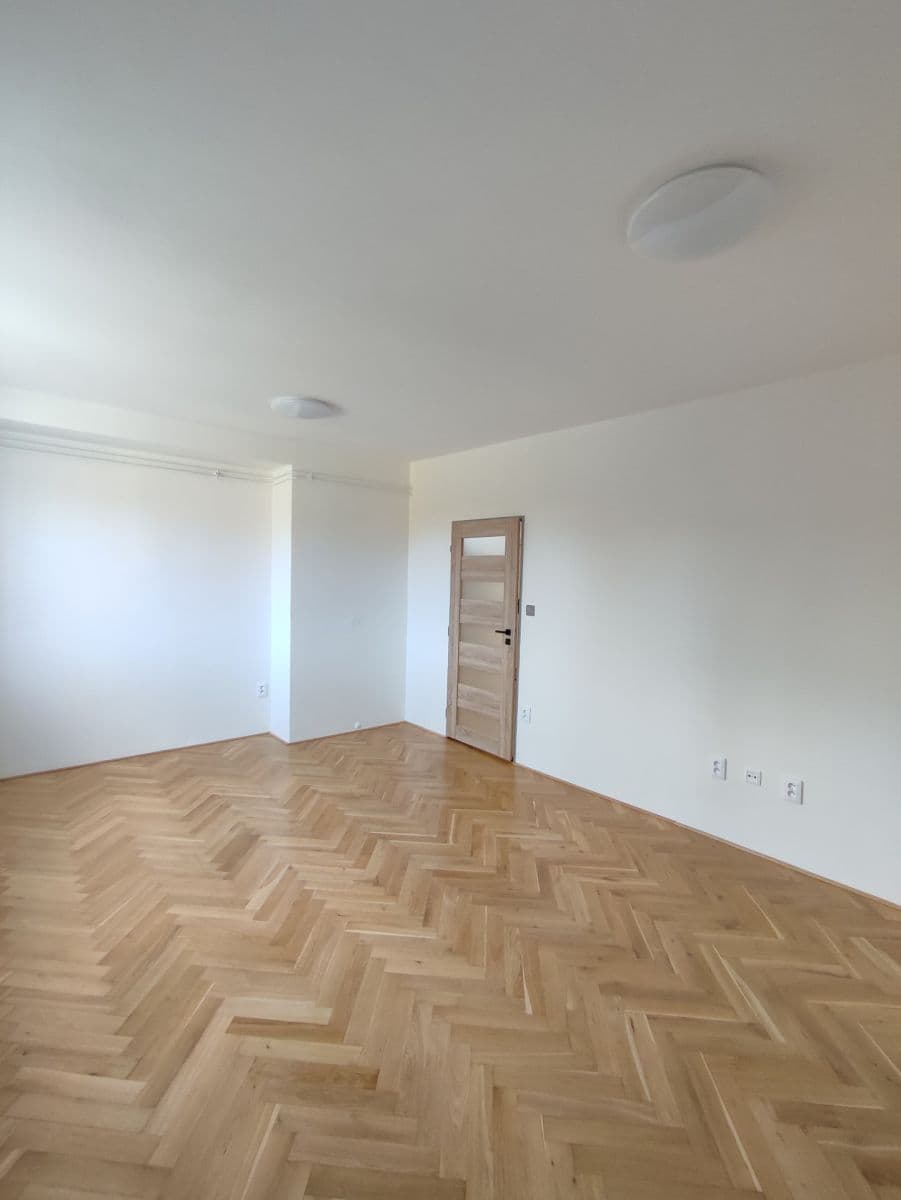 Pronájem bytu 3+1 78 m², Karlov, Velké Meziříčí, Kraj Vysočina Pronájem bytu 3+1 78 m², Karlov, Velké Meziříčí, Kraj Vysočina