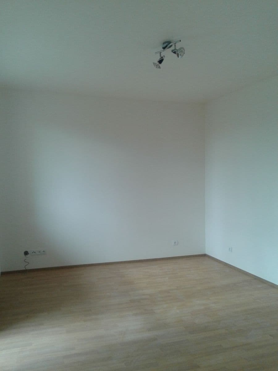 Pronájem bytu 1+1 38 m², Dukelských hrdinů, Rakovník, Středočeský kraj Pronájem bytu 1+1 38 m², Dukelských hrdinů, Rakovník, Středočeský kraj