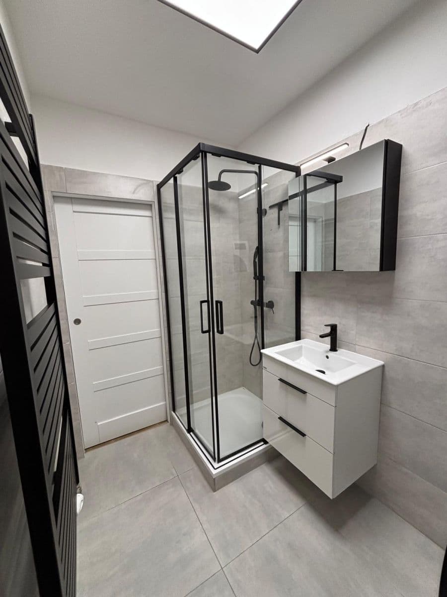 Pronájem bytu 1+kk 36 m², nábřeží Závodu míru, Pardubice, Pardubický kraj Pronájem bytu 1+kk 36 m², nábřeží Závodu míru, Pardubice, Pardubický kraj