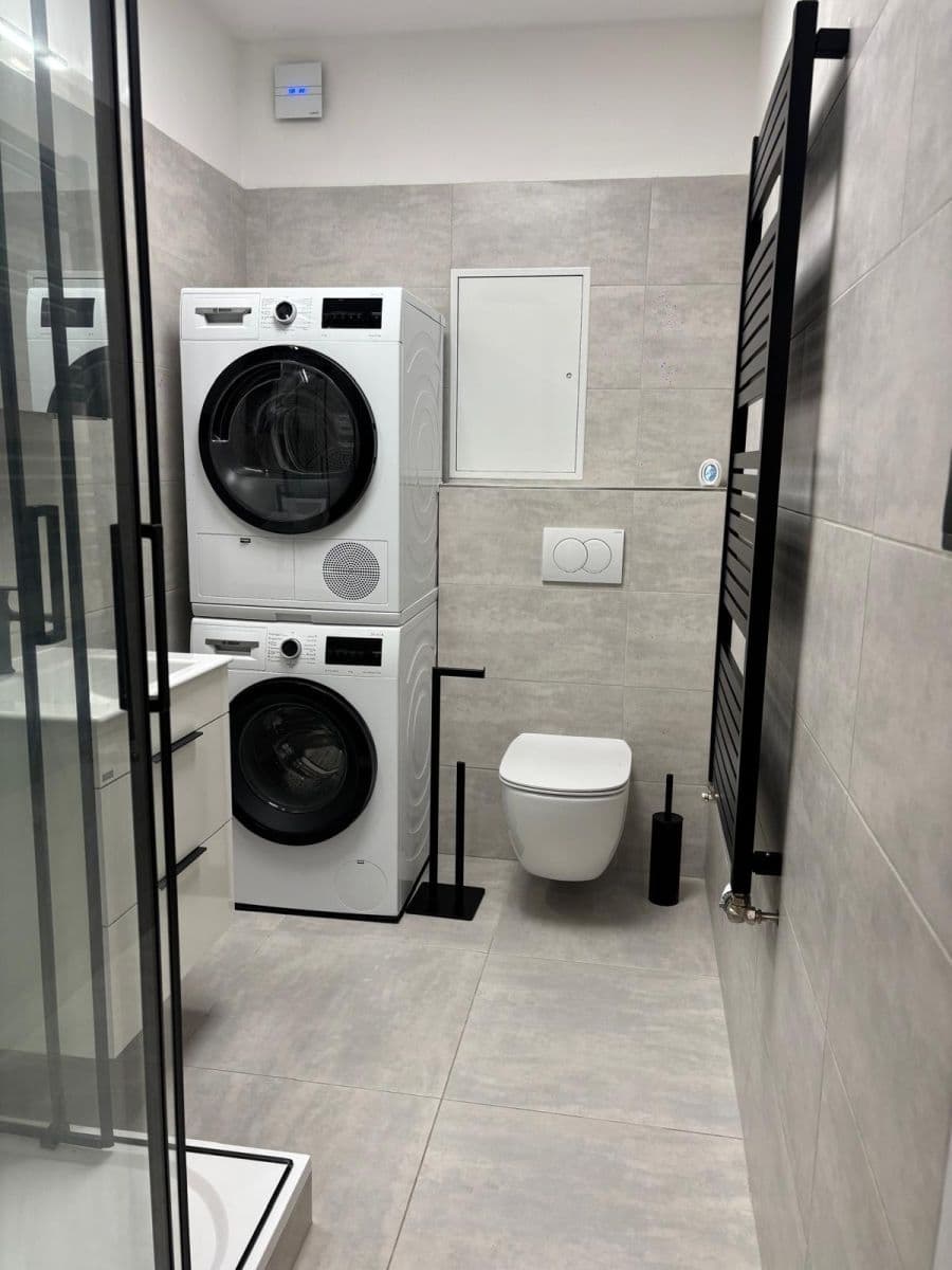 Pronájem bytu 1+kk 36 m², nábřeží Závodu míru, Pardubice, Pardubický kraj Pronájem bytu 1+kk 36 m², nábřeží Závodu míru, Pardubice, Pardubický kraj