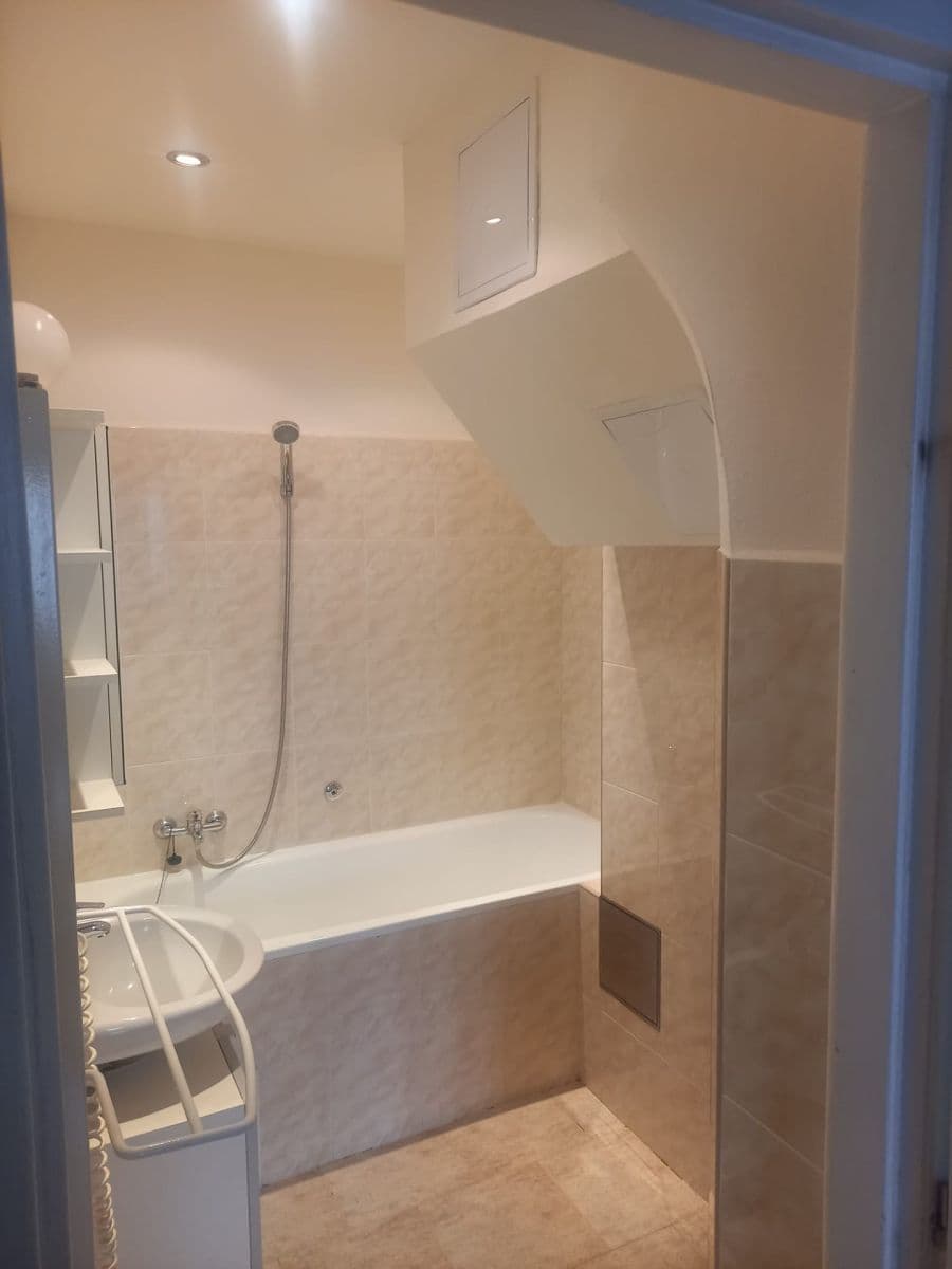 Prodej bytu 2+kk 43 m², Nad Jezerkou, Praha, Praha Prodej bytu 2+kk 43 m², Nad Jezerkou, Praha, Praha