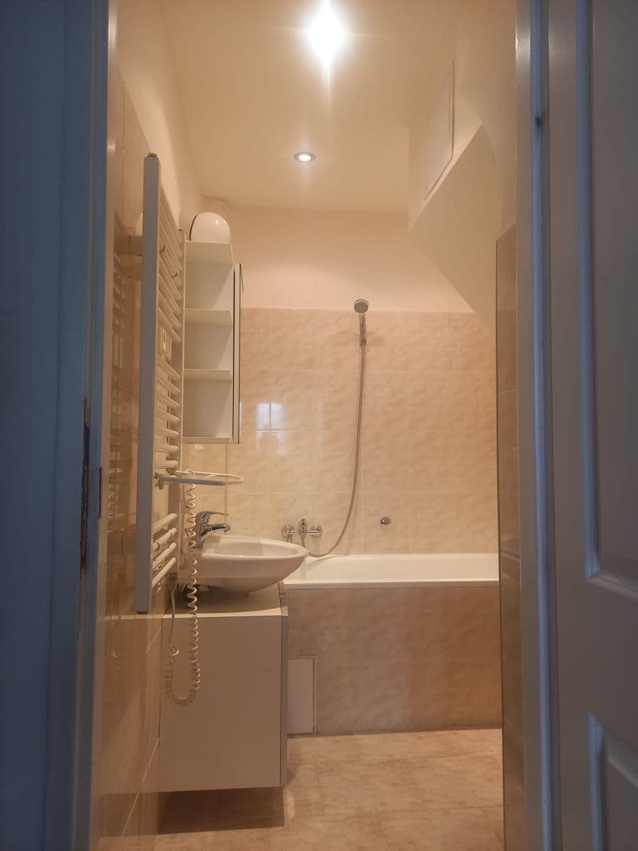 Prodej bytu 2+kk 43 m², Nad Jezerkou, Praha, Praha Prodej bytu 2+kk 43 m², Nad Jezerkou, Praha, Praha