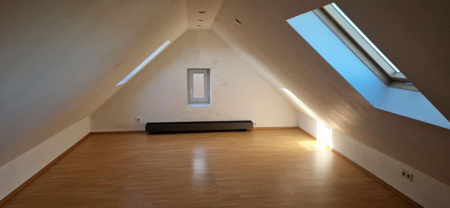 Pronájem bytu 3+1 65 m², Wupperstr. 101, Solingen, Severní Porýní-Vestfálsko Pronájem bytu 3+1 65 m², Wupperstr. 101, Solingen, Severní Porýní-Vestfálsko