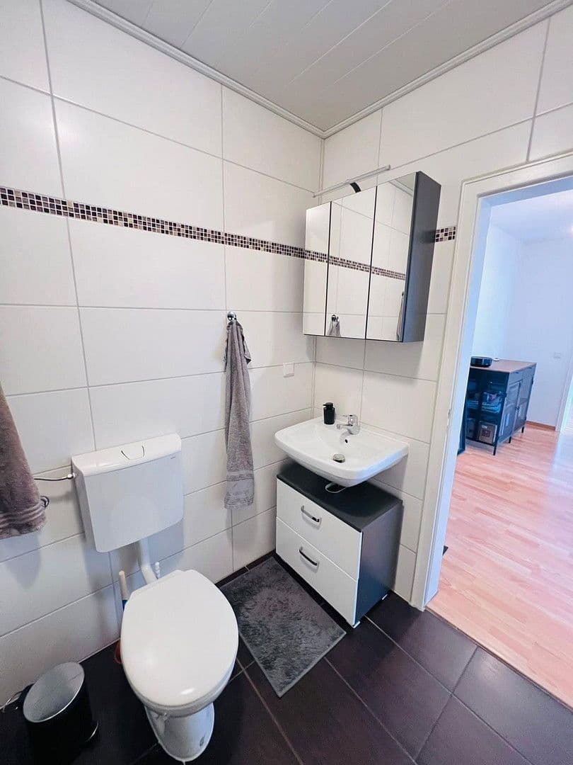 Pronájem bytu 2+1 64 m², Eisenacher Straße 4, Schwetzingen, Bádensko-Württembersko Pronájem bytu 2+1 64 m², Eisenacher Straße 4, Schwetzingen, Bádensko-Württembersko