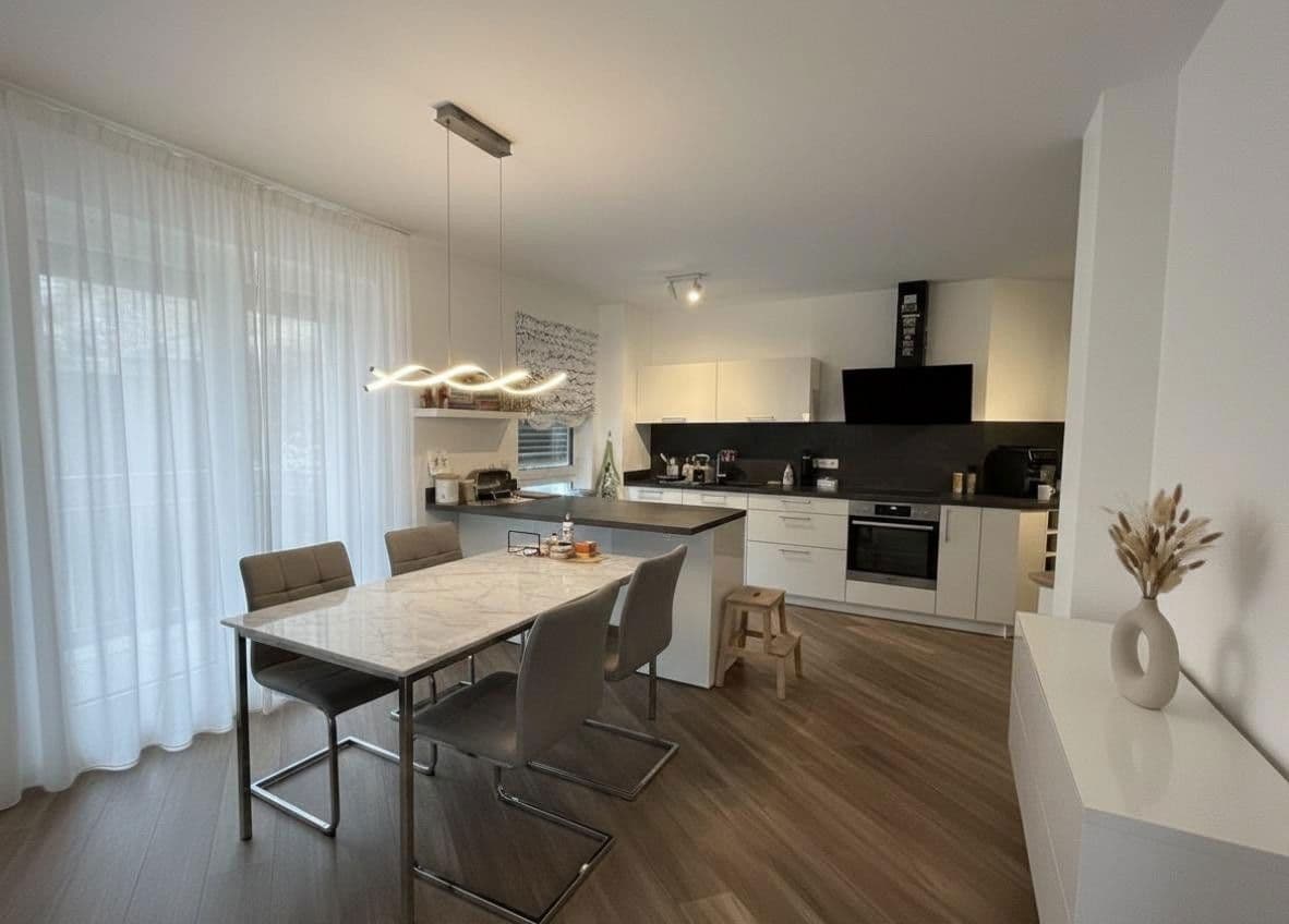 Pronájem bytu 3+1 90 m², Künzelsau, Bádensko-Württembersko Pronájem bytu 3+1 90 m², Künzelsau, Bádensko-Württembersko