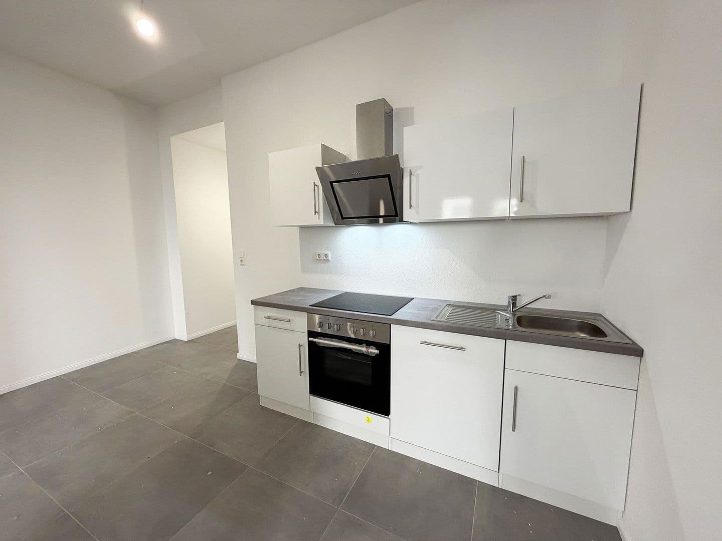 Pronájem bytu 1+1 33 m², Martin-Luther-Straße, Stuttgart, Bádensko-Württembersko Pronájem bytu 1+1 33 m², Martin-Luther-Straße, Stuttgart, Bádensko-Württembersko