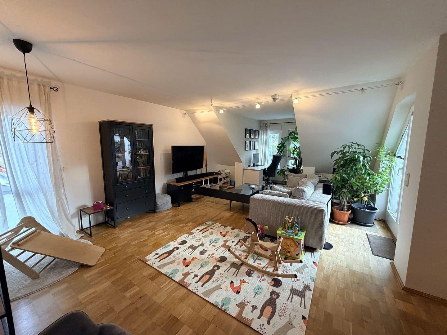 Pronájem bytu 3+1 109 m², Raibacher Tal 48, Groß-Umstadt, Hessen Pronájem bytu 3+1 109 m², Raibacher Tal 48, Groß-Umstadt, Hessen