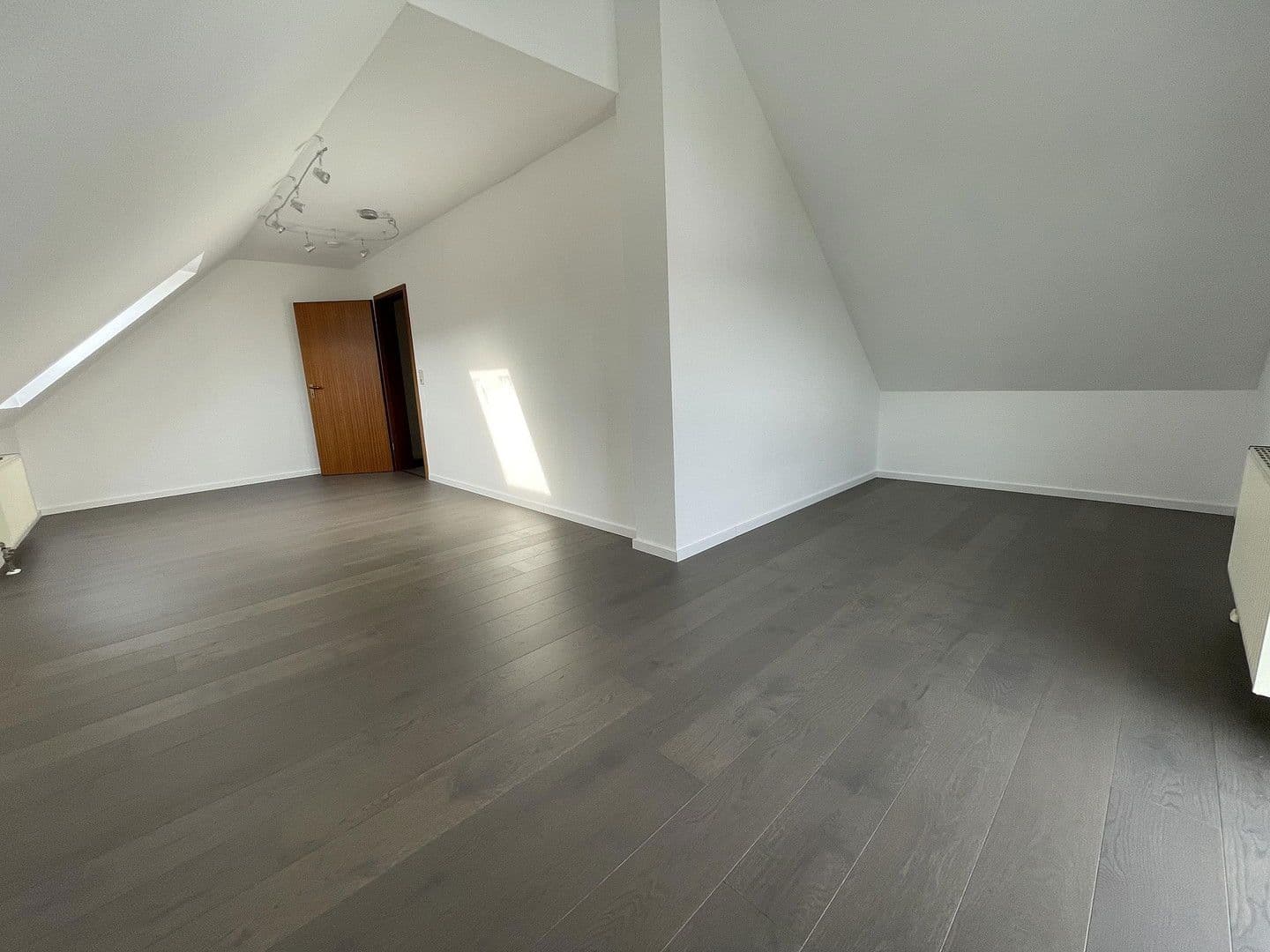 Pronájem bytu 3+1 109 m², Raibacher Tal 48, Groß-Umstadt, Hessen Pronájem bytu 3+1 109 m², Raibacher Tal 48, Groß-Umstadt, Hessen